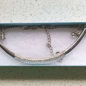 white choker necklace